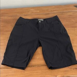 Royal Robbins Black Flat Front Bermuda Shorts Size 6